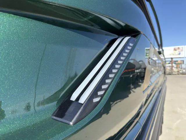 Slide: The Image of Bennington QX 25 QXSBA Tritoon Pontoon 2026 - 7