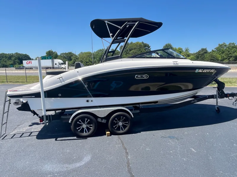 Slide: The Image of 2024 Sea Ray 21 SPX boat on trailer, side view. - 6