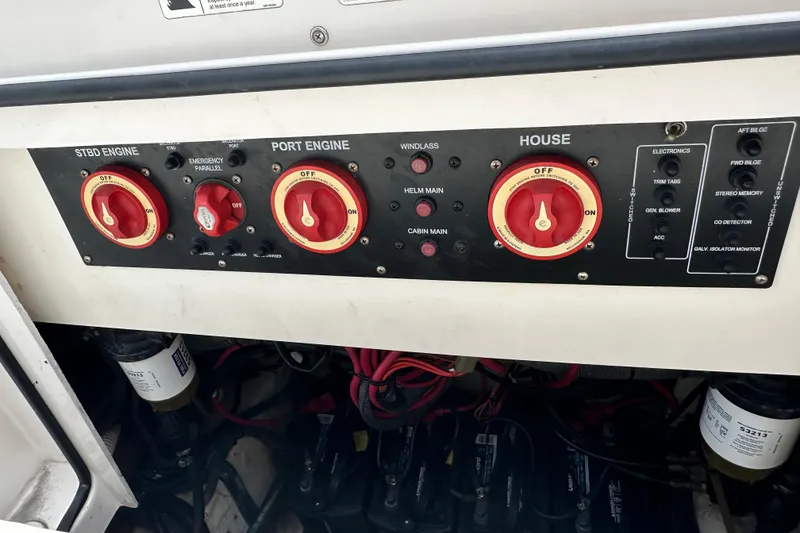 Slide: The Image of Control panel of a 2005 Seaswirl Striper 2901 Walkaround O/B boat. - 10