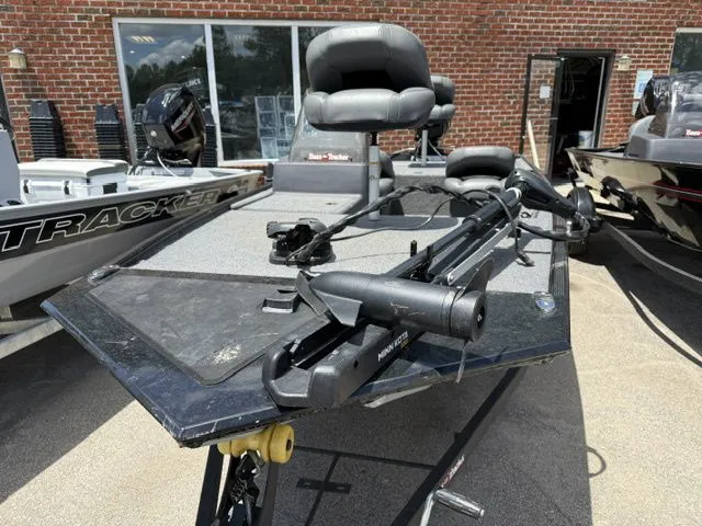 Slide: The Image of Tracker Bass Tracker Classic XL 2024 - 3