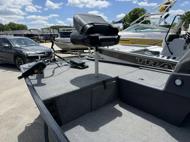 Slide: The Image of Tracker Bass Tracker Classic XL 2024 - 4