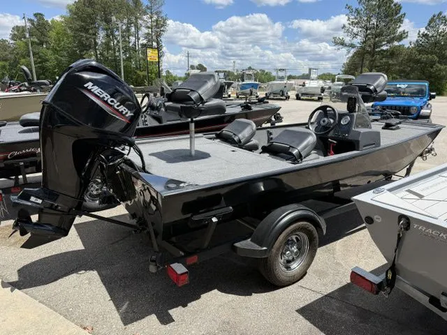 Slide: The Image of Tracker Bass Tracker Classic XL 2024 - 8