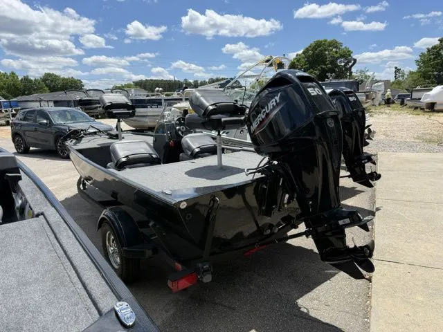 Slide: The Image of Tracker Bass Tracker Classic XL 2024 - 9
