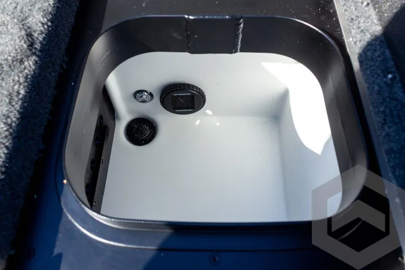 Slide: The Image of 2026 Skeeter ZXE20 boat compartment with oxygenator and drainage system. - 53