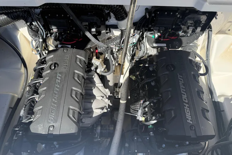 Slide: The Image of 2023 Yamaha AR250 boat engines, high output, detailed view. - 29