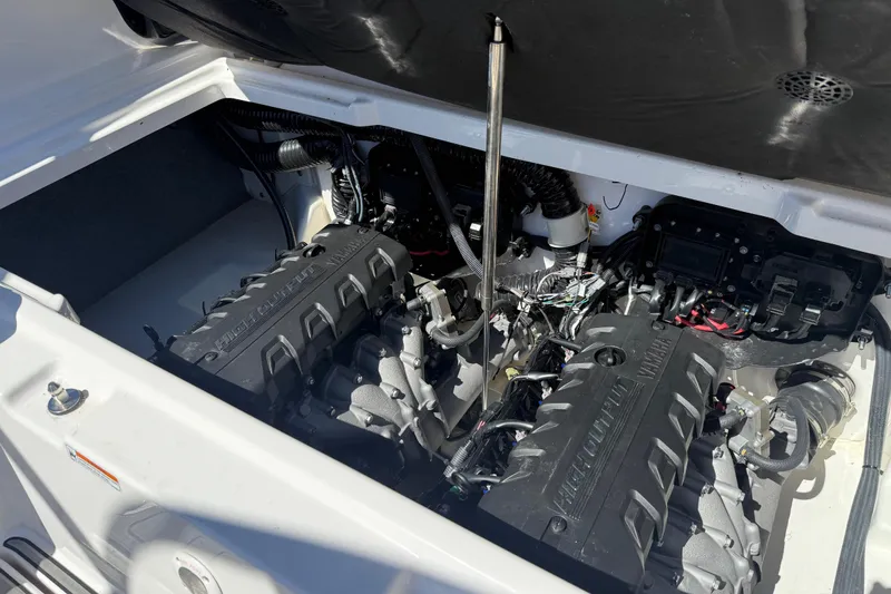 Slide: The Image of Engine compartment of 2023 Yamaha Boats AR250, showcasing dual high-output engines. - 30