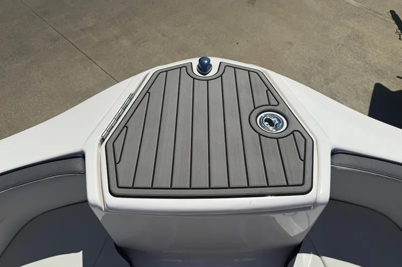 Slide: The Image of 2023 Yamaha Boats AR250 bow with sleek deck design and modern fittings. - 7