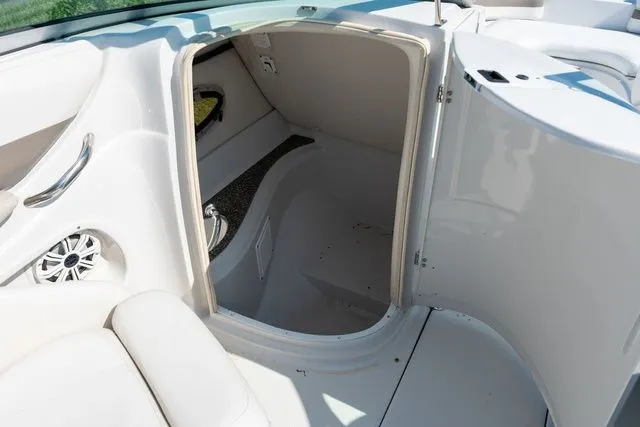 Slide: The Image of Crownline Boats 252EX 2007 - 17