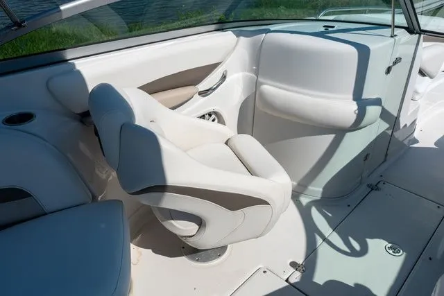 Slide: The Image of Crownline Boats 252EX 2007 - 7