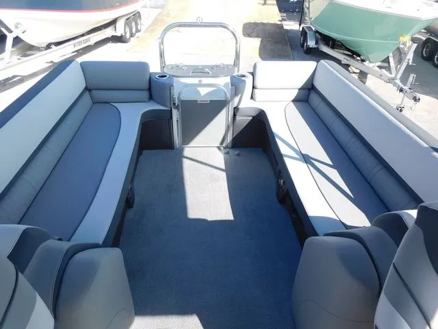 Slide: The Image of Avalon Catalina Quad Lounger Shift 25 FT 2026 - 10