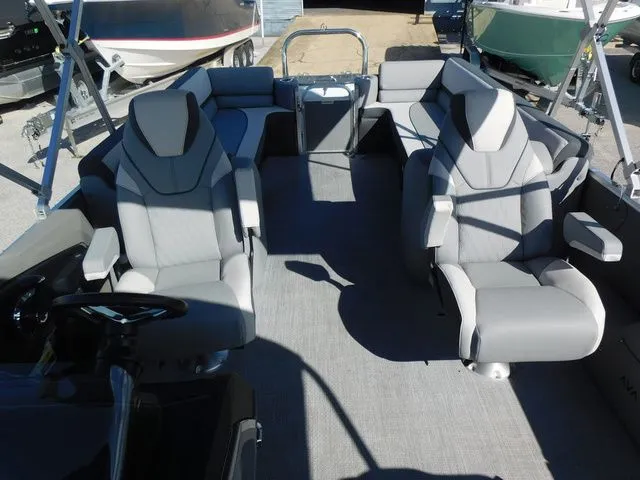 Slide: The Image of Avalon Catalina Quad Lounger Shift 25 FT 2026 - 12