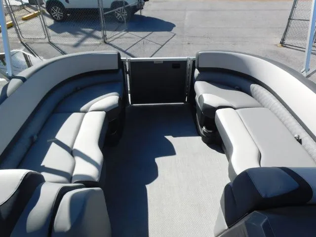 Slide: The Image of Avalon Catalina Quad Lounger Shift 25 FT 2026 - 13