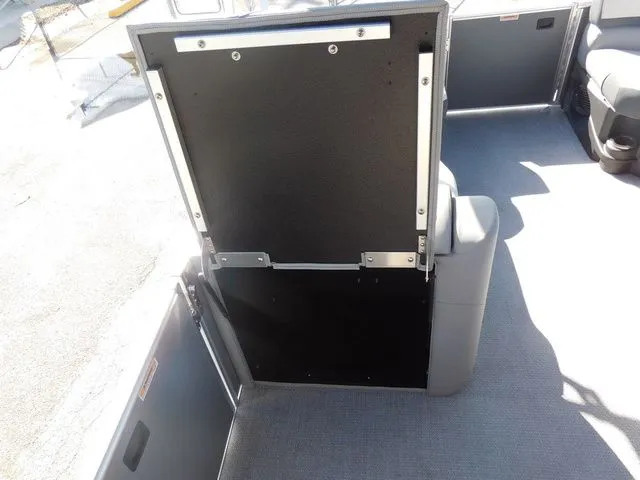 Slide: The Image of Avalon Catalina Quad Lounger Shift 25 FT 2026 - 15