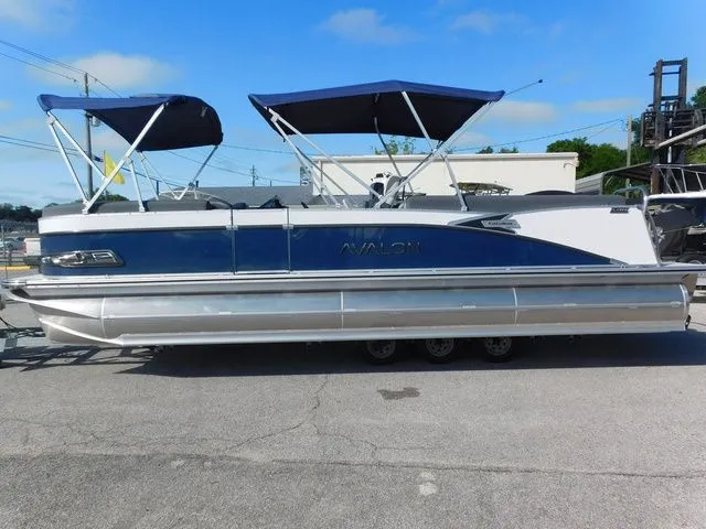 Slide: The Image of Avalon Catalina Quad Lounger Shift 25 FT 2026 - 4