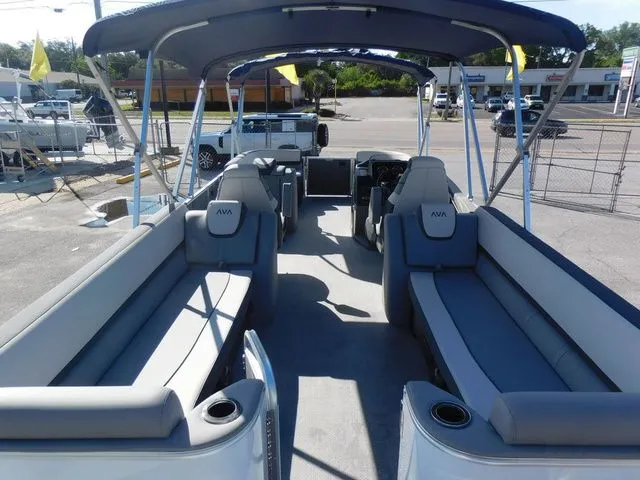 Slide: The Image of Avalon Catalina Quad Lounger Shift 25 FT 2026 - 8