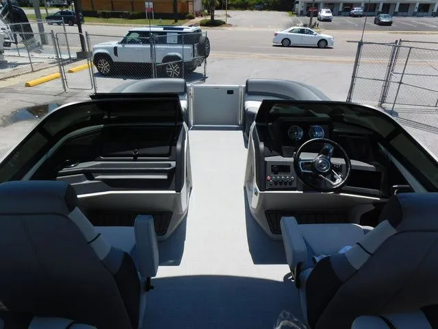 Slide: The Image of Avalon Catalina Quad Lounger 25 FT 2026 - 11