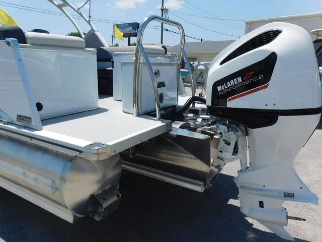 Slide: The Image of Avalon Catalina Quad Lounger 25 FT 2026 - 19