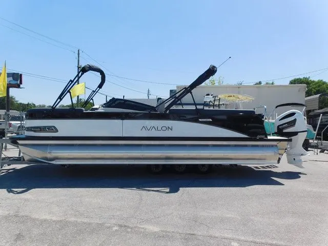 The Image of Avalon Catalina Quad Lounger 25 FT 2026 - 1