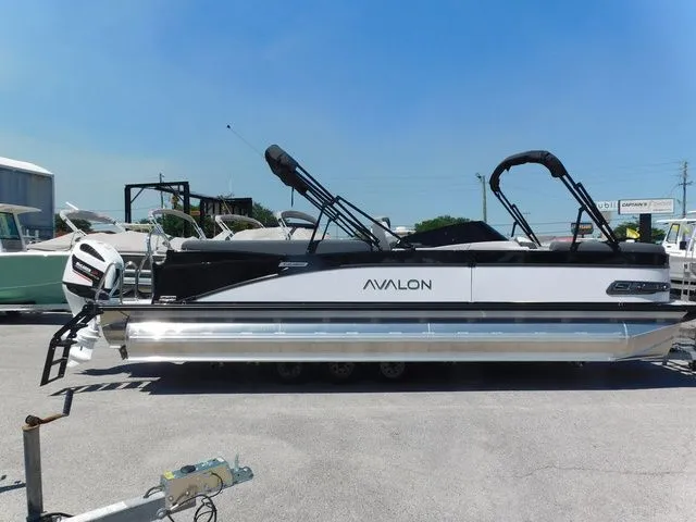 Slide: The Image of Avalon Catalina Quad Lounger 25 FT 2026 - 3