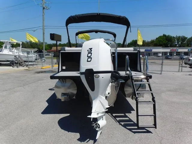 Slide: The Image of Avalon Catalina Quad Lounger 25 FT 2026 - 4
