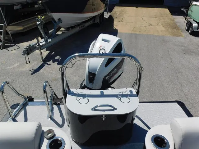 Slide: The Image of Avalon Catalina Quad Lounger 25 FT 2026 - 5