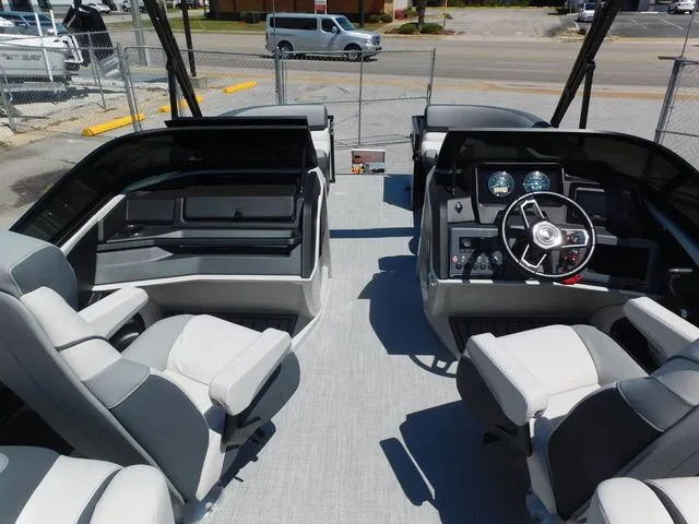 Slide: The Image of Avalon Catalina Quad Lounger 25 FT 2026 - 6