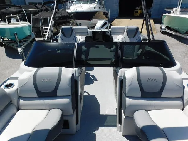 Slide: The Image of Avalon Catalina Quad Lounger 25 FT 2026 - 7