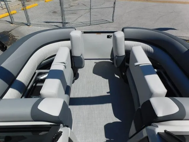 Slide: The Image of Avalon Catalina Quad Lounger 25 FT 2026 - 8