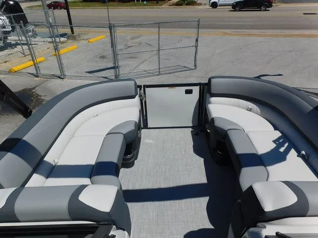 Slide: The Image of Avalon Catalina Quad Lounger 25 FT 2026 - 9