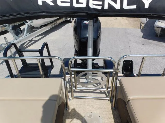 Slide: The Image of Regency 254 LE3 2018 - 31