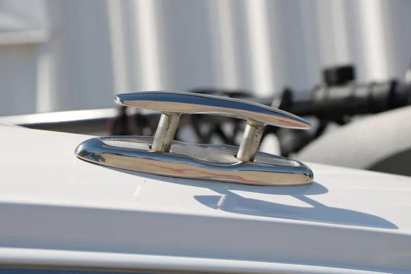 Slide: The Image of Close-up of a cleat on a 2025 Chaparral 21 SSi Ski & Fish boat. - 20