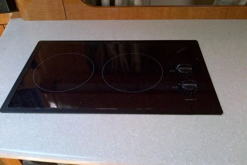 Slide: The Image of Ceramic cooktop on 2003 Maxum 2900 SCR boat, featuring two burners and control knobs. - 12