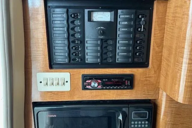 Slide: The Image of Control panel and microwave in 2003 Maxum 2900 SCR boat interior. - 6