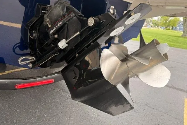 Slide: The Image of 2019 Chaparral 277 SSX boat with MerCruiser outdrive and stainless steel propeller. - 38