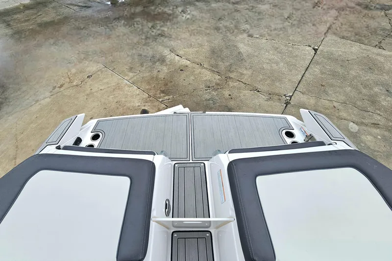 Slide: The Image of 2023 Yamaha Boats 275SDX swim platform with sleek design and cushioned seating. - 10