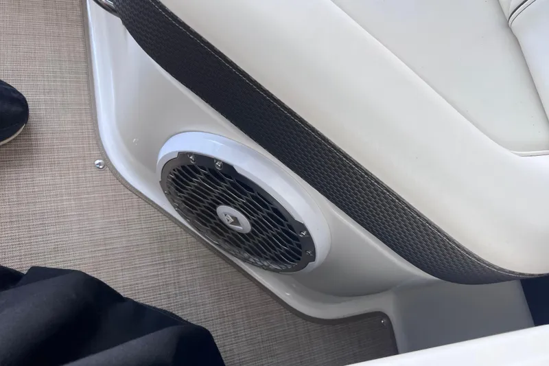Slide: The Image of Speaker system on 2018 Sea Ray SLX 250 boat interior. - 24