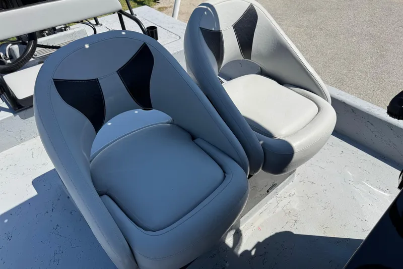 Slide: The Image of Two cushioned seats on a 2016 El Pescador 24 CAT boat deck. - 20