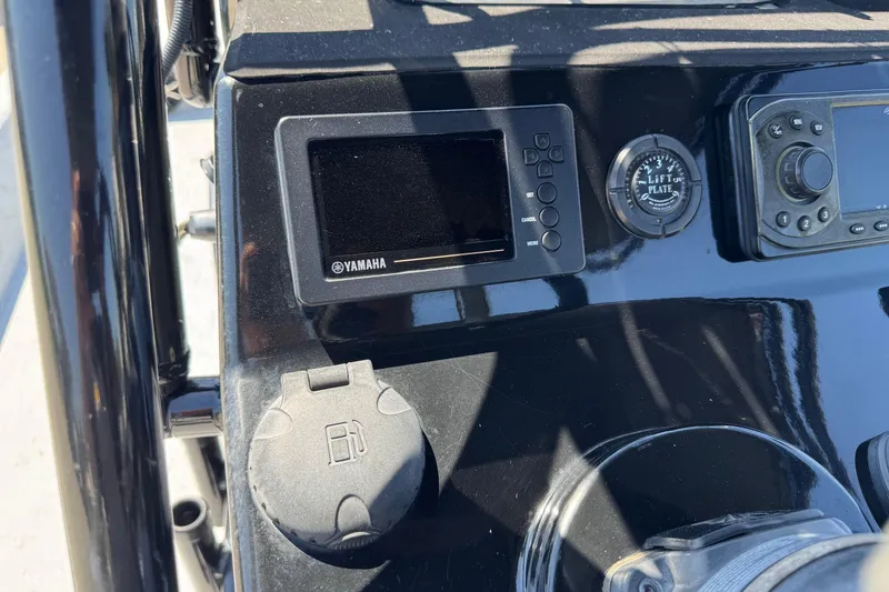Slide: The Image of Control panel of a 2016 El Pescador 24 CAT boat with Yamaha display. - 24