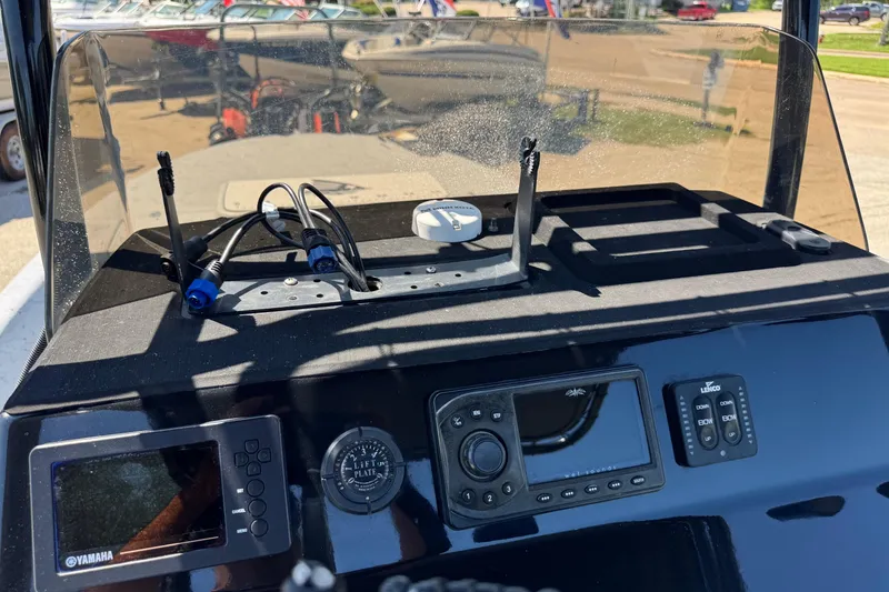 Slide: The Image of Control panel of a 2016 El Pescador 24 CAT boat with navigation equipment. - 25
