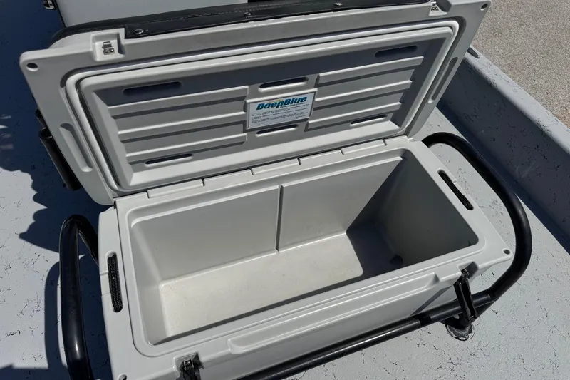 Slide: The Image of Open Deep Blue cooler on El Pescador 24 CAT boat, 2016 model. - 33