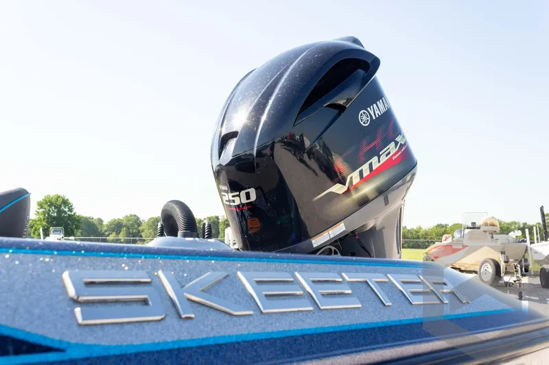 Slide: The Image of 2018 Skeeter ZX250 boat with Yamaha VMAX 250 engine, outdoors. - 10