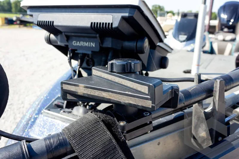 Slide: The Image of 2018 Skeeter ZX250 boat with Garmin fishfinder and mounting equipment. - 14