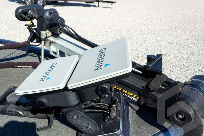 Slide: The Image of 2018 Skeeter ZX250 boat with Garmin electronics and Minn Kota trolling motor. - 15
