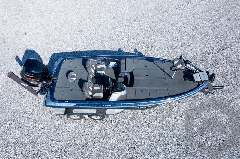 Slide: The Image of 2018 Skeeter ZX250 fishing boat with Yamaha engine, aerial view on gravel surface. - 45