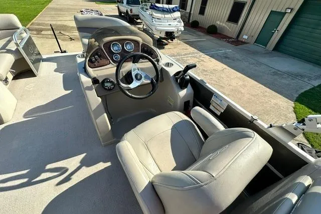 Slide: The Image of 2014 Veranda Relax V2275RC boat interior with steering wheel and comfortable seating. - 9