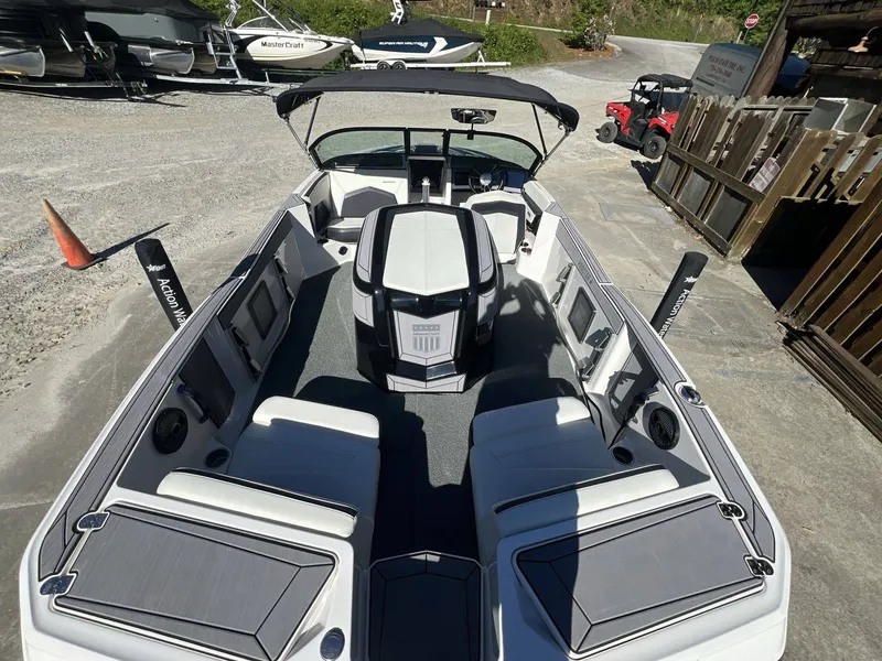 Slide: The Image of MasterCraft ProStar 2023 - 16