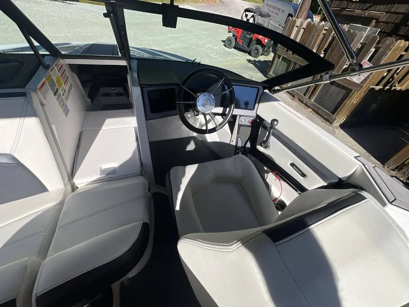 Slide: The Image of MasterCraft ProStar 2023 - 20