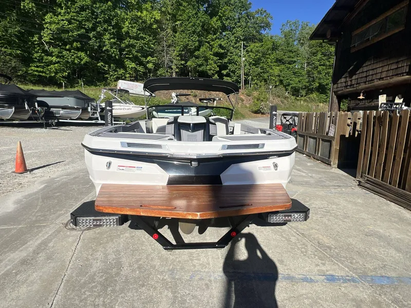 Slide: The Image of MasterCraft ProStar 2023 - 6