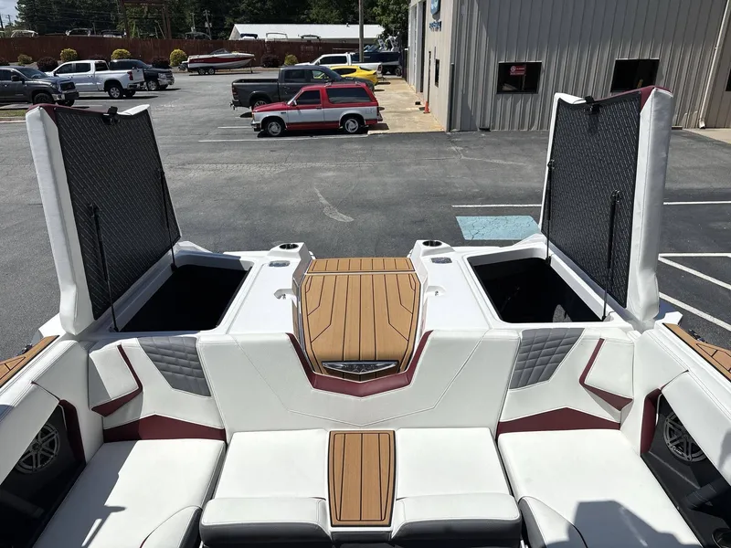 Slide: The Image of Nautique Super Air Nautique S23 2026 - 17