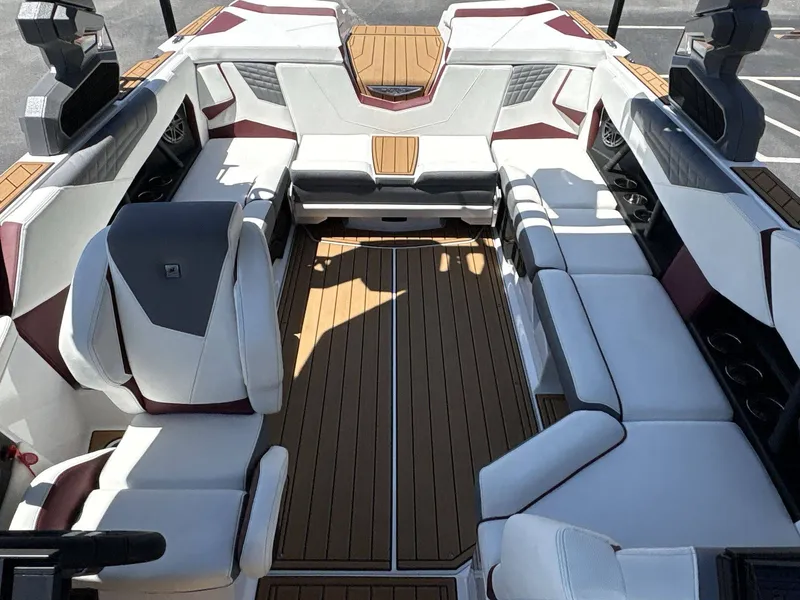 Slide: The Image of Nautique Super Air Nautique S23 2026 - 18
